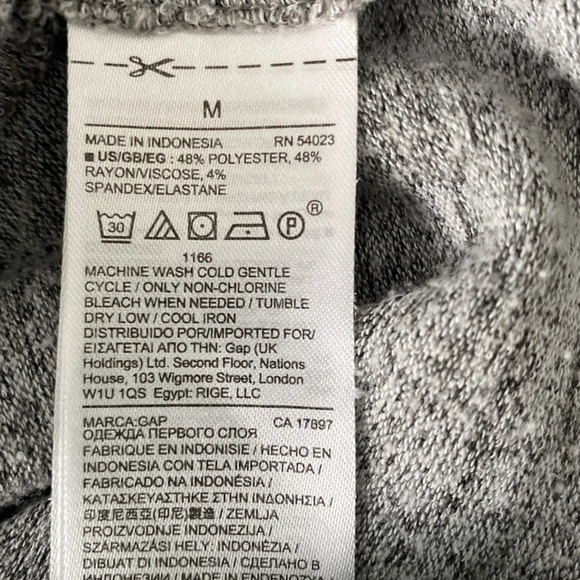 GAP gray sleeveless top Size Medium - Picture 7 of 7